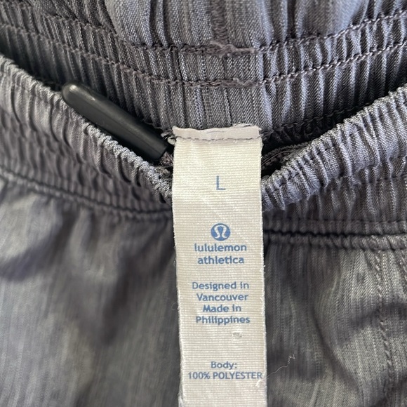 Lululemon - Classic Athletic Shorts - Grey - L - Picture 2 of 11